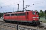 Die 151 147-6 steht am Bahnsteig in Amstetten f�r die Abschleppung eines ICE bereit, der Probleme gemeldet hatte, am 08.08.2009.