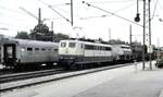 151 133-6 mit gemischtem G�terzug in G�ppingen im August 1991.