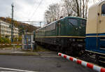 Vor dem sogenannten  Henkelzug  (Langenfeld/Rhld.