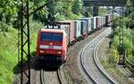152 124-4 mit langem Containerzug auf der Geislinger Steige am 11.09.2010.