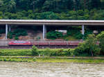   Die 155 016-9 (91 80 6155 016-9 D-CLR) der Cargo Logistik Rail-Service GmbH (Barleben) f�hrt am 30.07.2017 mit einem G�terzug auf der linken Rheinseite in Richtung Norden, hier ist sie kurz vor