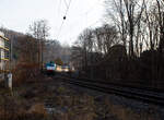 Die an die Rurtalbahn Cargo GmbH vermietete E 186 134 (91 51 6270 005-7 PL-ATLU, ex 91 80 6186 134-3 D-BTK) der Alpha Trains Belgium NV/SA (Antwerpen) fährt am 22 Januar 2026, mit einem