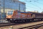 Am 7 April 2018 überrascht HSL 187 500 in Dresden Hbf beinahe der Fotograf.