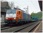 189 096-1 / ES 64 F-996  (91 80 6189 096-3 D-DISPO, Class 189 VJ ( = Zugsicherungssystem Paket f�r Deutschland und die Niederlande) der HUSA Transportation zieht  einen leeren Autotransportzug am