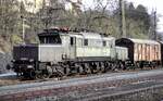 193 006-4 mit Stückgut-Express Wagen in Geislingen Steige am 23.04.1982.