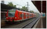 Zwei  gekuppelte  Erdbeerk�rbchen  oder  Babyquietschie  die Elektrotriebwagen 426 021-2 / 426 521-1 und 426 015-4 / 426 515-3 als RB 71  Saartal-Bahn  - Trier - Konz - Saarlouis - Saarbr�cken -