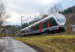   Der 3-teiligen Stadler Flirt ET 23 2109  Kreis Siegen-Wittgenstein  der Abellio Rail NRW hat am 25.12.2017 gerade den Bf Kirchhundem verlassen und f�hrt als RB 91  Ruhr-Sieg-Bahn  (Siegen - Hagen)
