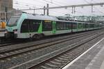 ET25 2304 steht abfahrtbereit in Arnhem Centraal als RE nach Emmerich am 19 NOvember 2025.
