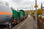 Die dieselelektrische Vossloh DE 12 / 4125 006-1 (92 80 4125 006-1 D-ISL) / Lok 11 der InfraServ Logistics GmbH (Frankfurt/M-Höchst) fährt am 29 Oktober 2025 mit einem Kesselwagenzug durch