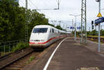 Der ICE 1 - Tz 104 „Fulda“ (401 004 / 401 504) fährt am 26 Mai 2024 durch den Bahnhof Köln Messe/Deutz. Nochmals einen lieben Gruß an den netten Lokführer zurück.

Der Zug besitzt die Triebköpfe 401 004-7 (93 80 5401 004-7 D-DB) und 401 504-6 (93 80 5401 504-6 D-DB), die beide 1989 von Friedrich Krupp in Essen unter den Fabriknummer 5613 und 5614 gebaut wurden, die elektrische Ausrüstung lieferte AEG.