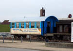 Der Denkmalwagen 63 109 ein vierachsiger schmalspuriger Drehgestell-Personenwagen mit zwei offenen Plattformen der 2.