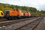   Die BBL Logistik 01 alias 214 002-8 (92 80 1214 002-8 D-BBL) und die BBL Logistik 15 alias 214 026-7 (92 80 1214 026-7 D-BBL) stehen am 19.10.2019 mit einem Altgleiszug in Betzdorf (Sieg).