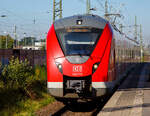 Der f�nfteilige Alstom Coradia Continental mit modifiziertem Kopf 1440 723 / 1440 223 der DB Regio NRW erreicht am 08.10.2021, als RE 8  Rhein-Erft-Express  (M�nchengladbach - K�ln - Koblenz), den