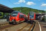 Zugbegegung im Bahnhof Betzdorf/Sieg am 19.08.2013:    Links 442 256 / 756 viertieliger Bombardier Talent 2 als RE 9 (rsx - Rhein-Sieg-Express) Siegen - K�ln - Aachen und rechts der lokbespannte (mit