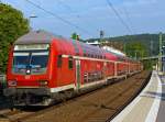 Der RE 9 - Rhein-Sieg-Express (Siegen – K�ln - Aachen), steuerwagenvoraus beim Halt am 23.08.2013 im Bahnhof Kirchen an der Sieg.