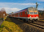 Mit dem Steuerwagen voraus fährt hier der RE 9 - Rhein Sieg Express (RSX) mit n-Wagen (ex Silberlinge bzw. DB Nahverkehrs-Wagen) am 19.01.2014 bei Siegen-Eiserfeld in Richtung Aachen. Er fährt als Umlauf RE 10920 die Verbindung Siegen - Köln - Aachen. Schublok war die 111 038-6.