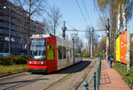 Der Triebwagen 9466 der SWB (Stadtwerke Bonn Verkehrs GmbH) am 31.04.2016 kurz vor dem Erreichen der Haltestelle Beuel Bahnhof, als Linie 62 nach Oberkassel.