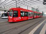 Straßenbahn / Stadtverkehr; Braunchweig;    NGT 8 D Nr.0758 von Alstom Baujahr 2007 mit Nameni  Weststadt  in der Hst Hauptbahnhof in Braunschweig am 16.06.2016.