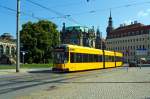 Niederflurgelenktriebwagen 2613 der Dresdner Verkehrsbetriebe AG (DVB) f�hrt am 27.8.2013 in Dresden  am Zwinger vorbei (Postplatz/ Sophienstra�e), hier als Linie 8 - S�dvorstadt.