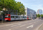 Zwei gekuppelte zweiteilige Hochflur-Stadtbahnwagen (vorne TW 2323 und ein weiterer) vom Typ DUEWAG B 80 D, der KVB (K�lner Verkehrs-Betriebe AG) fahren am 01.06.2019 als Linie 18 Barbarossaplatz (K�ln) weiter in Richtung Bonn Hbf.