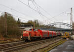 Kurz zuvor am 29.12.2021 hatte die 185 067-6 den Coilzug im Rbf Kreuztal abgestellt, nun bringt die 294 694-5 (98 80 3294 694-5 D-DB), eine remotorisierte V 90 der DB Cargo AG den ersten Teil des