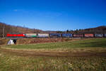 Die 185 207-8 (91 80 6185 207-8 D-DB) der DB Cargo AG fährt am 02.03.2022 mit einem Coilzug bei Rudersdorf (Kr.