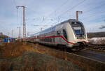 Steuerwagen voraus fährt der IC2 (Garnitur IC 4890) am 22.02.2023, als IC 2225 (Dortmund Hbf - Siegen Hbf – Frankfurt am Main Hbf).