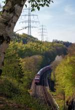   Die 120 207-6 (91 80 6120 207-6 D-DB) der ex DB 120 136-7) als RE 9 (rsx - Rhein-Sieg-Express) Aachen - Köln - Siegen überquert hier am 24.04.2015 bei Scheuerfeld die Sieg, und gleich geht