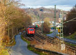Die 185 361-3 (91 80 6185 361-3 D-DB) der DB Cargo AG f�hrt am 01.12.2018 mit einem gemischten G�terzug durch Wissen an der Sieg in Richtung K�ln.