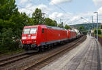 In Doppeltraktion fahren die 185 008-0 (91 80 6185 008-0 D-DB) und die 185 188-0 (91 80 6185 188-0 D-DB) der DB Cargo AG, am 21.08.2021 mit einem leeren Coil-Güterzug (Wagen der Gattung Sahmms)