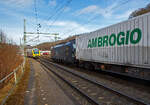 W�hrend ein Alstom Coradia LINT 41 der HLB (Hessische Landesbahn), am 12.03.2022, als RB 90  Westerwald-Sieg-Bahn  (Siegen - Au/Sieg – Altenkirchen – Westerburg – Limburg(Lahn),