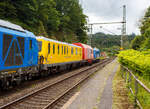 Im Sandwich zweier SIEMENS Vectron Dual Mode fährt ein Schienenprüfzug (SPZ 3), auf Prüffahrt (der Messwagen ist auf die Schiene absenkt) am 14 Juni 2024 durch Scheuerfeld/Sieg in