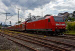 Die 146 001-3 (91 80 6146 001-3 D-DB) der DB Regio NRW f�hrt am 22 Juli 2024, mit dem RE 9 (rsx - Rhein-Sieg-Express) Aachen - K�ln – Siegen, durch Niederschelderh�tte (Sieg) in Richtung Siegen,