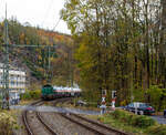 Die dieselelektrische Vossloh DE 12 / 4125 006-1 (92 80 4125 006-1 D-ISL) / Lok 11 der InfraServ Logistics GmbH (Frankfurt/M-Höchst) fährt am 29 Oktober 2025 mit einem Kesselwagenzug durch