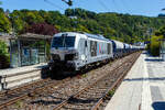 Die 248 059 alias DM4003 (90 80 2248 059-8 D-RHC), eine SIEMENS Vectron Dual Mode, der RheinCargo f�hrt am 28 Juli 2026 mit einem Kalkzug durch den Bahnhof Kirchen (Sieg) in Richtung K�ln. Der Zug bestand aus vierachsigen Trichtermittenentladewagen mit Schwenkdach der Gattung Tadns.

Die SIEMENS Vectron DM wurde 2023 von der Siemens Mobility GmbH in M�nchen-Allach unter der Fabriknummer 23811 gebaut und im Oktober 2023 an die RheinCargo GmbH & Co. KG (Neuss) geliefert. Die Lok hat die Zulassung, f�r 160 km/h, nur f�r Deutschland.

Die RheinCargo GmbH & Co. KG ist ein Gemeinschaftsunternehmen der H�fen und G�terverkehr K�ln AG (HGK) und der Neuss-D�sseldorfer H�fen GmbH & Co. KG (NDH), die zu jeweils 50 % Eigent�mer sind. Die Gesellschaft wurde 2012 gegr�ndet.  