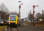   Der VT 251 (95 80 0648 151-8 D-HEB / 95 80 0648 651-7 D-HEB) der HLB (Hessische Landesbahn), ein Dieseltriebzug vom Typ Alstom Coradia LINT 41 fährt am 04.01.2018 vom Bahnhof Hachenburg weiter