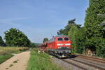 218 191-5 ist am 03.07.2021 mit einem Schotterzug auf dem Weg von Limburg(Lahn) nach Wallmerod und erreicht in Kürze Staffel.