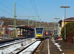   Nun aber schnell runter von meinem Gleis...ein Stadler GTW 2/6 der Hellertalbahn verfolgt die 111 160-8 mit dem RE 9 (rsx - Rhein-Sieg-Express) Siegen - K�ln - Aachen vom Gleis 102.
