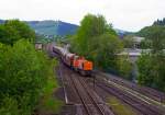 Die Lok 42 (92 80 1277 902-3 D-KSW) der KSW (Kreisbahn Siegen-Wittgenstein), eine MaK G 1700 BB, kommt mit einem Coil-Güterzug am 15.05.2014 aus Betzdorf über KBS 462 (Hellertalbahn) in