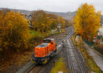   Die KSW 44 (92 80 1271 004-4 D-KSW) die MaK G 1000 BB der KSW (Kreisbahn Siegen-Wittgenstein) fährt als Lz am 16.11.2020 von Herdorf ind Richtung Burbach los.