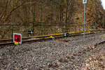Die Hellertalbahn (KBS 462 / Strecke 2651) bei km 88,4 in Herdorf nahe dem Hp K�nigsstollen am 17.03.2023.