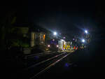 Die Baustelle Bahnhof Herdorf am Abend (19:15 Uhr) des 26 Oktober 2025, nach der Zeitumstellung ist es nun um diese Zeit wieder stockdunkel.