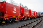 Zwei neue (Baujahr 2023) vierachsiger Drehgestell-Güterwagen (m²-Güterwagen/Tragwagen) 31 80 9300 171-3 D-DB und 31 80 9300 162-2 D-DB der Gattung Uas 224.2 der DB Cargo AG am 22