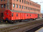 Einheitshilfsger�tewagen abgestellt am Hbf Koblenz, 03.04.2010.