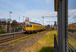 Der Plasser & Theurer Schienenpr�fzug (der Bauart SPZ 3) 719 301 / 720 301 (99 80 9160 004-4-DB / 99 80 9360 006-7 D-DB) der DB Netz AG f�hrt auf Pr�ffahrt am 01.05.2022 von Norddeich Mole kommend