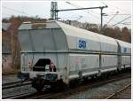 Offene Sch�ttgutwagen mit schlagartiger Schwerkraftentladung, hydraulischem Klappenverschlusssystem und 4 Rads�tzen der Gattung Falns, des Vermieters GATX Rail Germany GmbH, eingestellt als 37 80