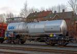 Vierachsiger-Drehgestell Kesselwagen für Salpetersäure (>98%), der Gattung Zacns, registriert als 33 RIV 80 D- GATXA 7929 663-2 der GATX Rail Austria GmbH am 11.02.2015 abgestellt in Herdorf