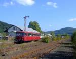 27.09.2009 ein VT 98 f�hrt vom Bahnhof Herdorf in Richtung Neunkirchen im Plandienst wie in den fr�hen 90ern.