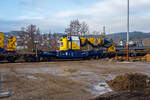 Der Gleisgründungszug der HERING Bahnbau GmbH (Burbach-Holzhausen) ist am 05 Februar 2026 auf den WEBA-Gleisen in Scheuerfeld/Sieg abgestellt.