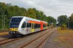   Der Stadler GTW 2/6 - VT 508 114 der HLB (Hessischen Landesbahn) verlässt am 18.08.2014, als RB 32 nach Friedberg, den Bahnhof Nidda.